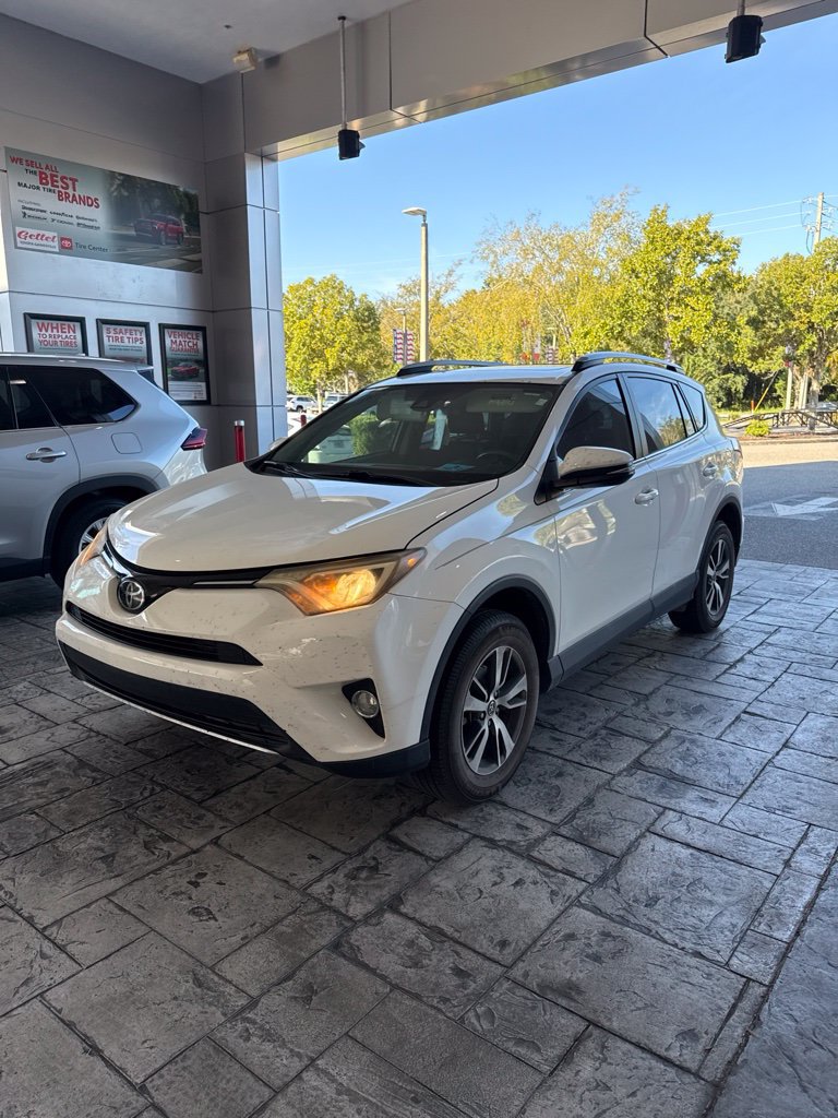 Used 2018 Toyota RAV4 XLE FWD image 1