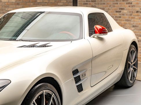 Used 2011 Mercedes-Benz SLS AMG Coupe image 24