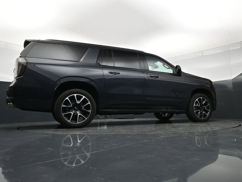 Used 2026 Chevrolet Suburban RST w/ Comfort Package AWD/4WD image 24