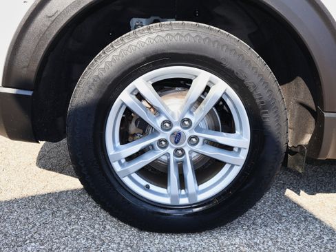 Used 2020 Ford Explorer XLT w/ Equipment Group 202A image 29