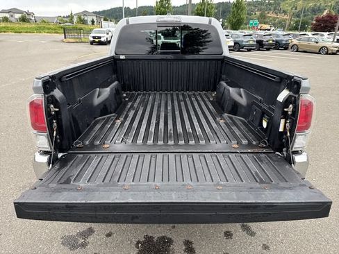 Used 2021 Toyota Tacoma TRD Off-Road AWD/4WD image 14