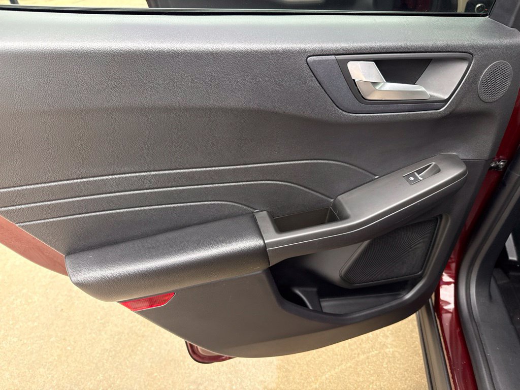 Used 2021 Ford Escape SEL w/ Technology Package FWD image 9