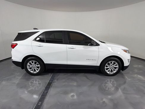Used 2021 Chevrolet Equinox LS w/ LS Convenience Package FWD image 4