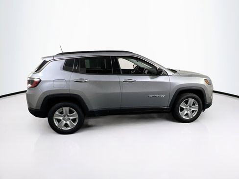 Used 2022 Jeep Compass Latitude image 4