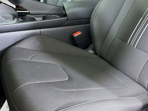 Used 2025 Hyundai Elantra SEL image 24