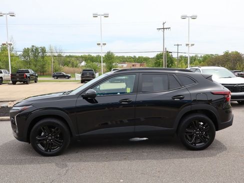 Used 2025 Chevrolet Trax ACTIV w/ Sunroof Package FWD image 27