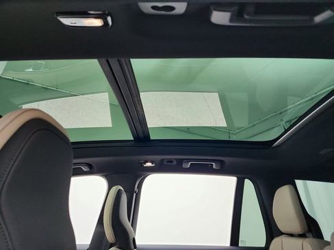 New 2026 Volvo XC90 T8 Plus w/ Protection Package Premier AWD/4WD image 18