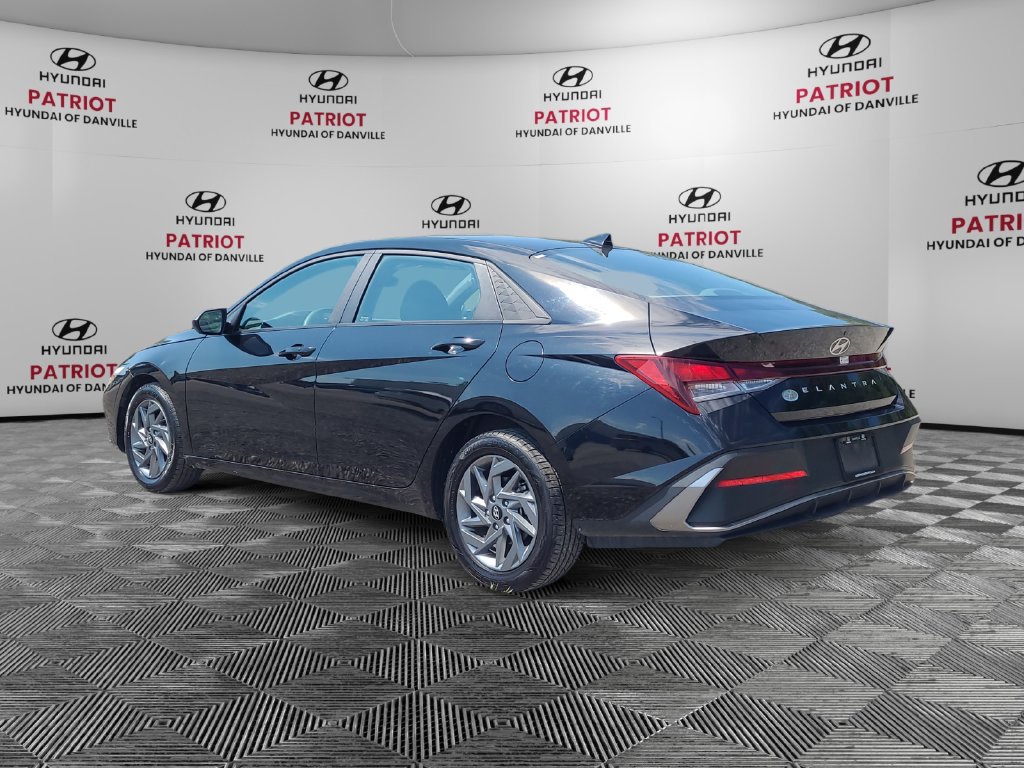Used 2024 Hyundai Elantra SEL FWD image 5