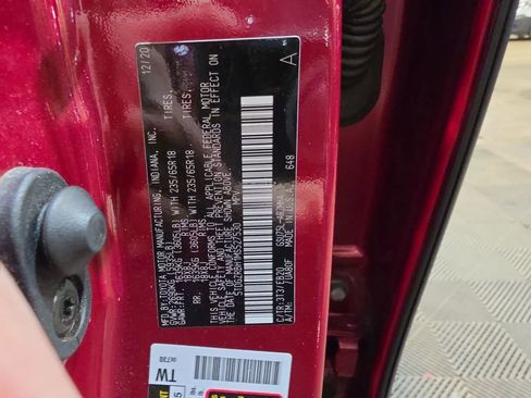 Used 2021 Toyota Highlander XLE AWD/4WD image 28