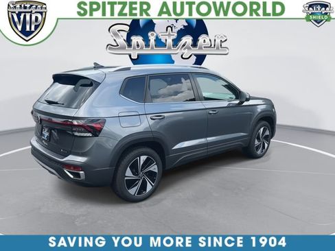 Used 2025 Volkswagen Taos SE w/ Panoramic Sunroof Package AWD/4WD image 9