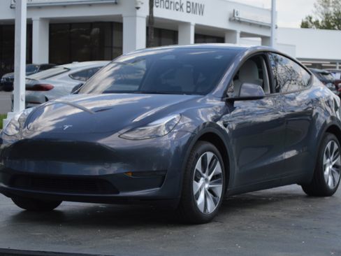 Used 2024 Tesla Model Y Long Range image 7