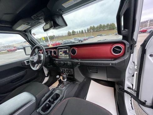 Used 2022 Jeep Wrangler Unlimited Rubicon w/ Cold Weather Group image 12