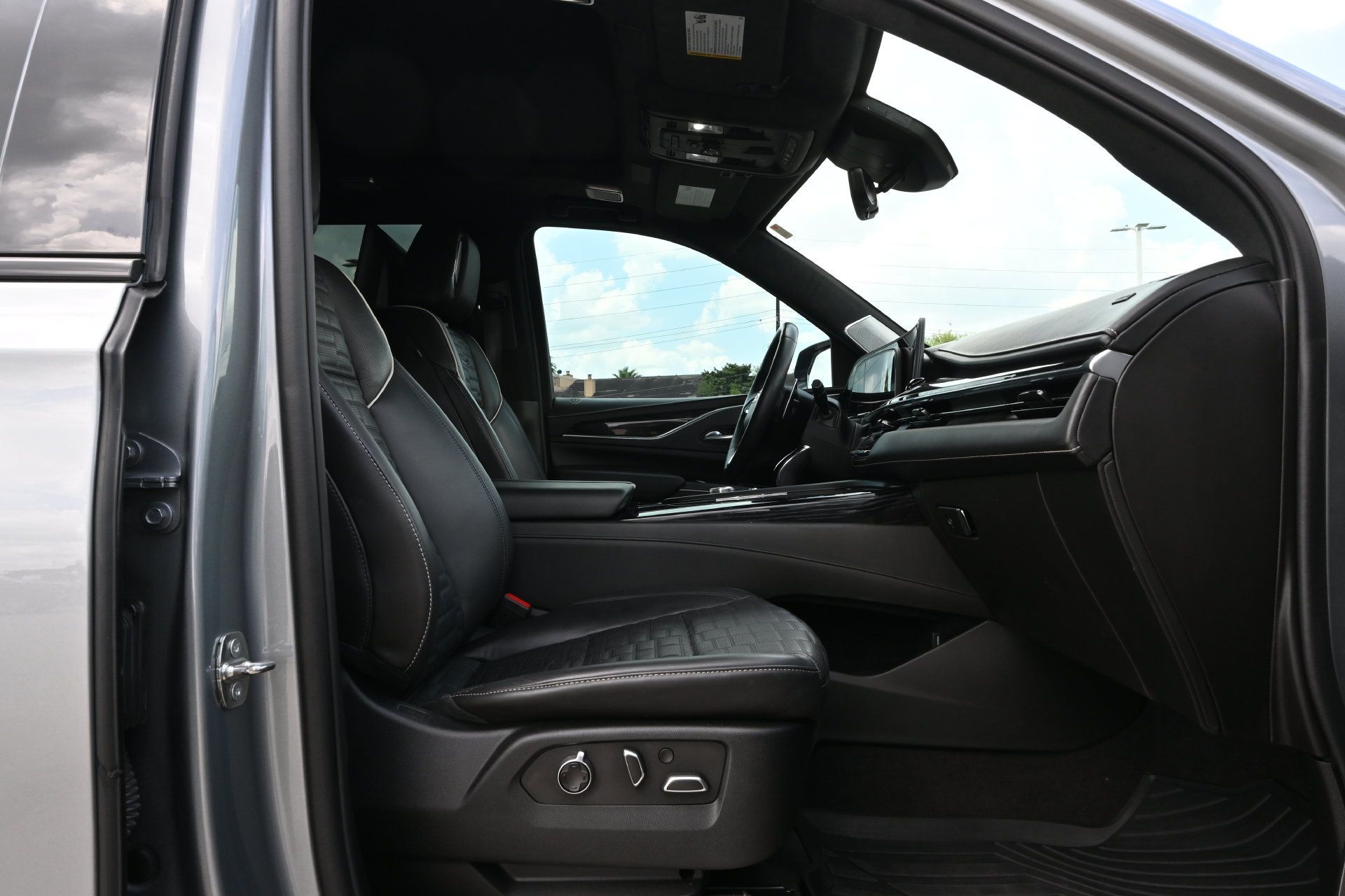 Certified 2023 Cadillac Escalade V AWD/4WD image 25