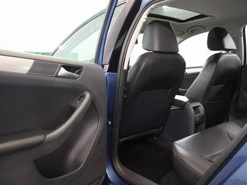 Used 2017 Volkswagen Jetta SE FWD image 29