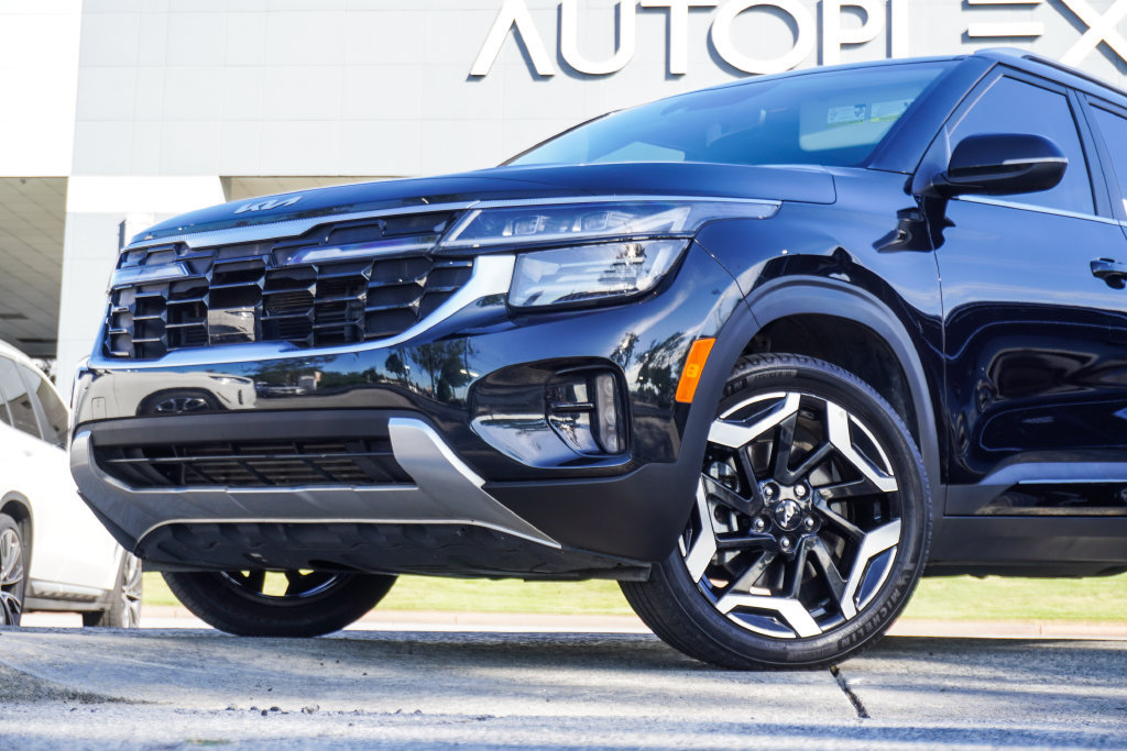 Used 2024 Kia Seltos SX w/ SX Sunroof Package AWD/4WD image 2