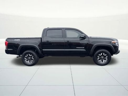 Used 2017 Toyota Tacoma TRD Off-Road image 6
