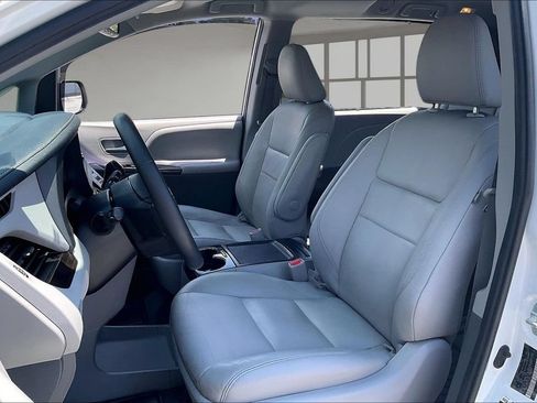 Used 2020 Toyota Sienna XLE Premium AWD/4WD image 20