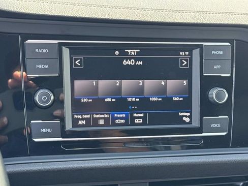 Certified 2022 Volkswagen Jetta SE image 20