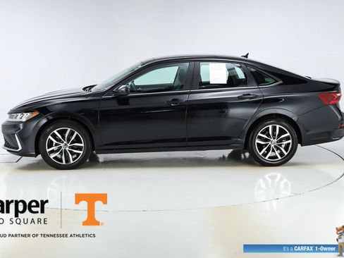 Used 2025 Volkswagen Jetta SE w/ Sunroof Package FWD image 2