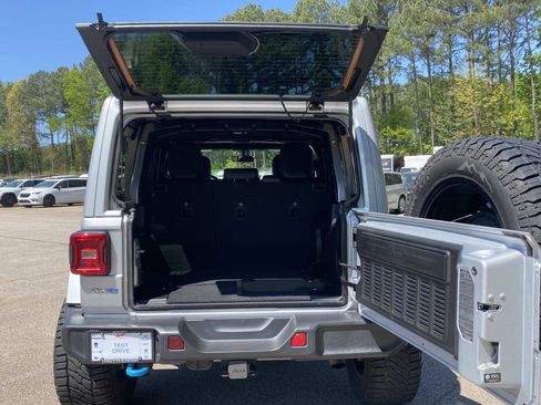 Used 2023 Jeep Wrangler Sahara w/ Cold Weather Group image 6