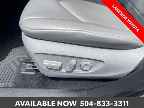 Used 2022 Toyota Highlander XLE FWD image 28