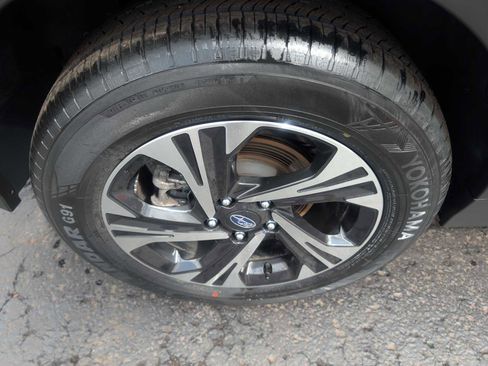 Used 2025 Subaru Crosstrek 2.0i Premium image 8