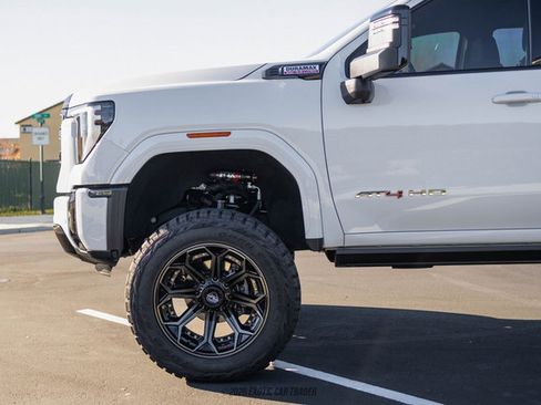 Used 2024 GMC Sierra 2500 AT4 w/ AT4 Premium Plus Package image 4