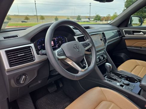 Used 2021 Volkswagen Atlas Cross Sport SEL Premium AWD/4WD image 2