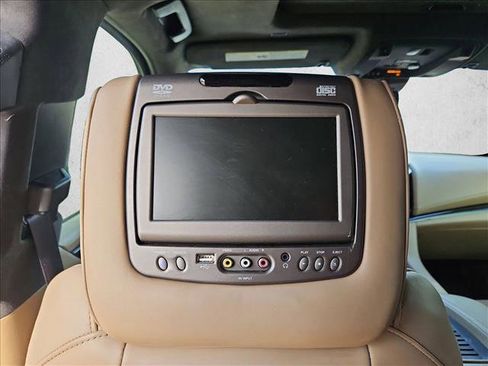 Used 2019 Cadillac Escalade Platinum image 18