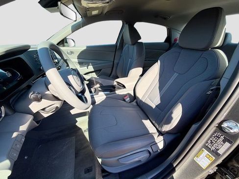 New 2026 Hyundai Elantra SE FWD image 19