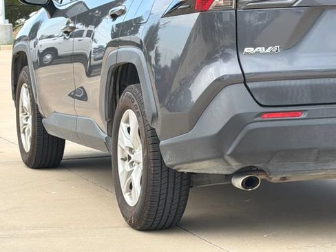 Used 2019 Toyota RAV4 XLE w/ Convenience Package FWD image 5