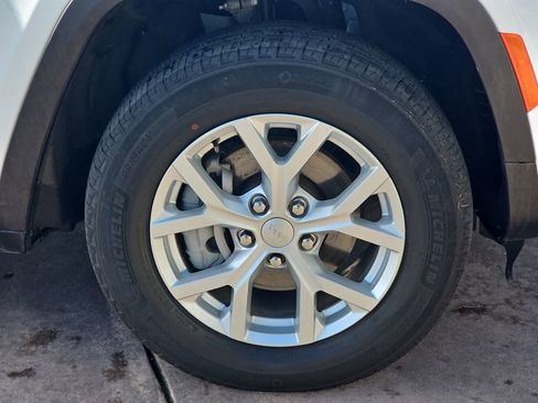 Used 2023 Jeep Grand Cherokee Limited image 40