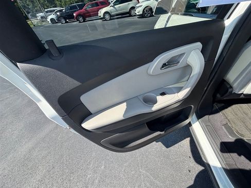 Used 2011 Chevrolet Traverse LTZ FWD image 19