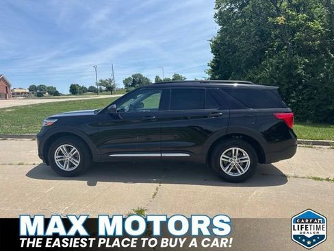 Used 2023 Ford Explorer XLT w/ Equipment Group 202A AWD/4WD image 10
