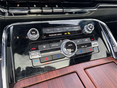 Used 2023 Lincoln Navigator L Reserve image 17