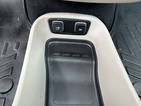 Used 2017 Chrysler Pacifica Platinum FWD image 29