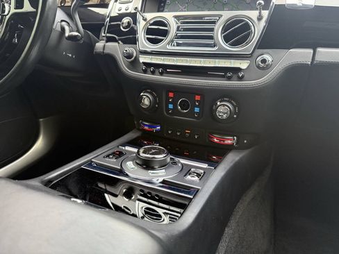 Used 2018 Rolls-Royce Dawn RWD image 45