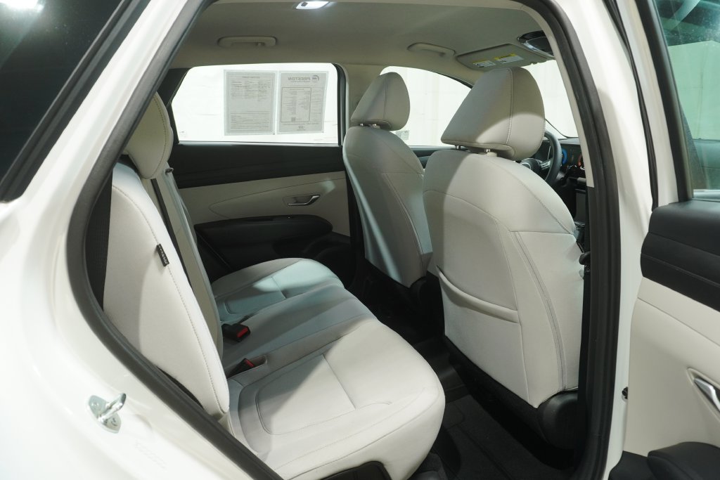 Certified 2025 Hyundai Tucson SE AWD/4WD image 16