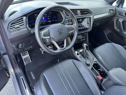 Used 2023 Volkswagen Tiguan SE R-Line AWD/4WD image 9