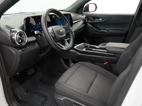 Certified 2025 Chevrolet Equinox LT FWD image 12