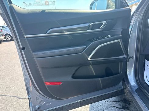 Used 2025 Kia Telluride S image 12
