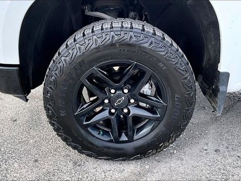 Used 2025 Chevrolet Silverado 1500 Custom Trail Boss w/ LPO, Dark Essentials Package AWD/4WD image 35