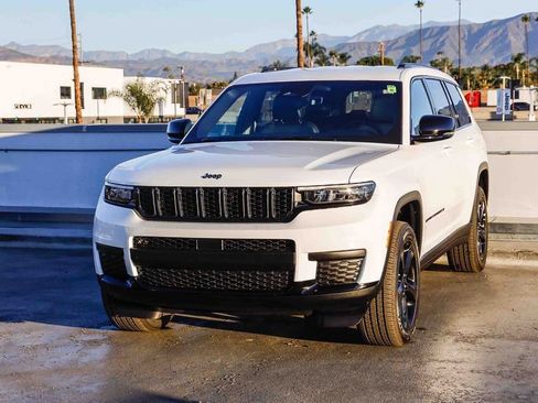 New 2025 Jeep Grand Cherokee L Laredo image 4