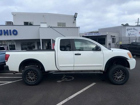 Used 2015 Nissan Titan SV w/ SV Value Truck Package image 3
