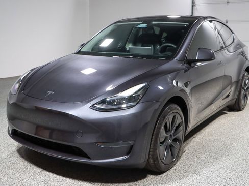 Used 2024 Tesla Model Y Long Range image 26