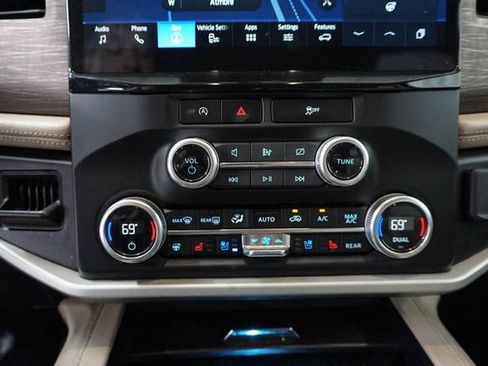 Used 2024 Ford Expedition Limited AWD/4WD image 22