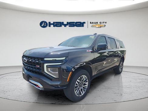 Used 2025 Chevrolet Suburban Z71 AWD/4WD image 5