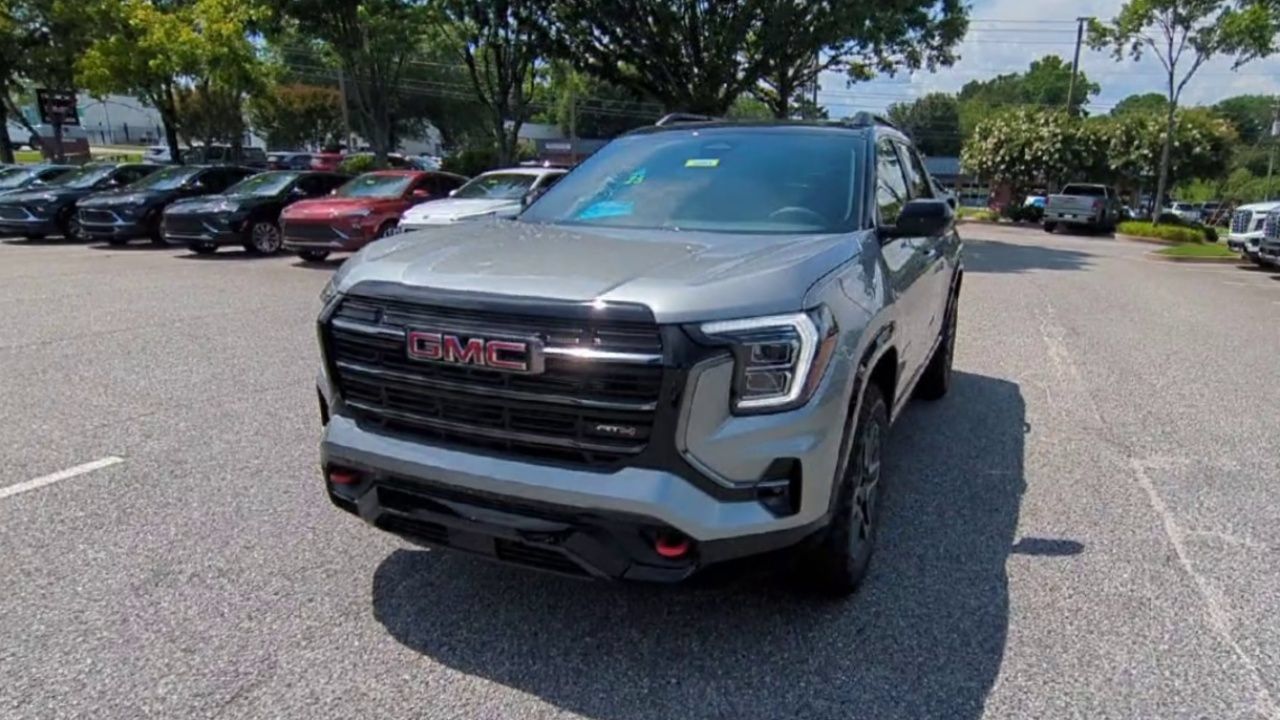 Used 2026 GMC Terrain AT4 w/ Technology Package II AWD/4WD image 4