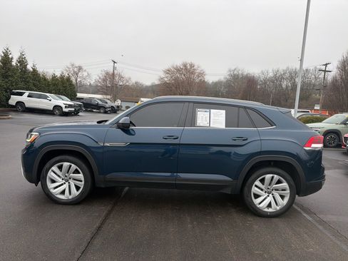 Used 2021 Volkswagen Atlas Cross Sport SE w/ Panoramic Sunroof Package image 2