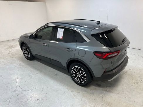 Used 2024 Ford Escape SE image 4